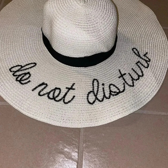 WHITE OVER SIZED DO NOT DISTURB LARGE BRIM EMBROIDERED BEACH HAT - Picture 9 of 9